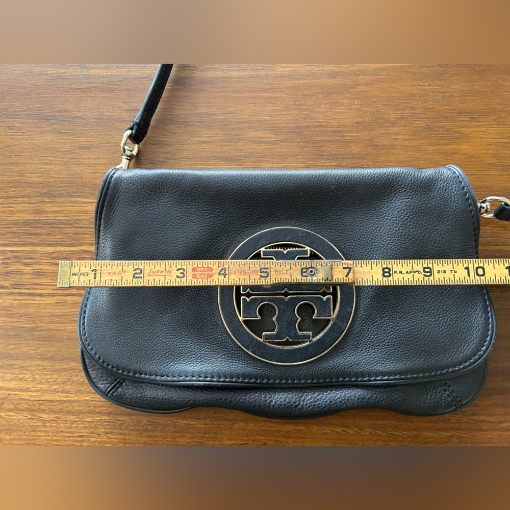 Tory Burch Black Leather Shoulder Bag with Gold Logo - Picture 5 of 6